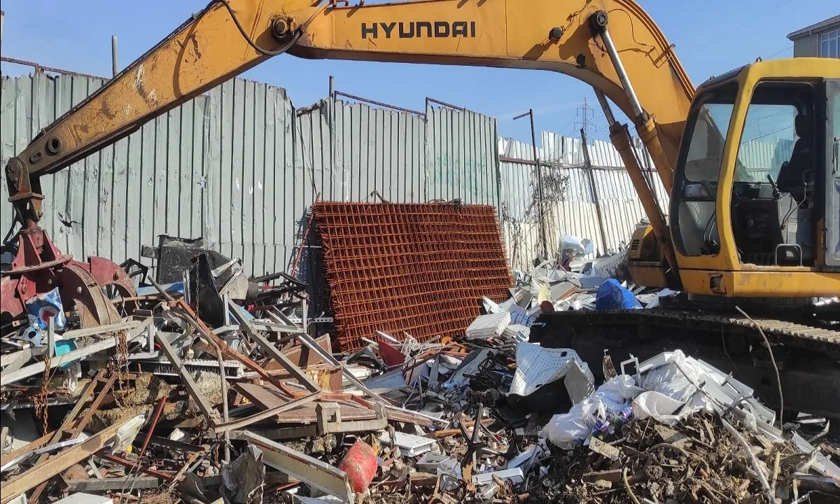 Metal hurda ayrıştırma çalışması